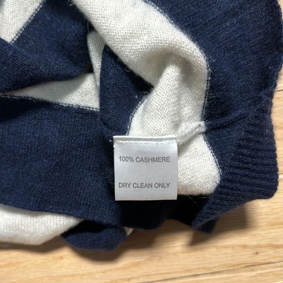 100% cashmere boat neck navy blue and white distressed striped sweater - Picture 8 of 8